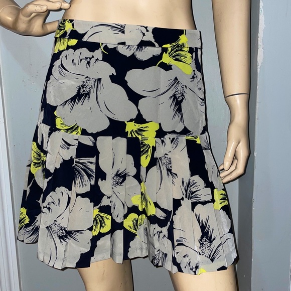 Banana Republic Dresses & Skirts - Banana Republic Floral Pleated Skater Skirt